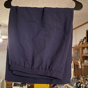 I’m sealing a navy skirt